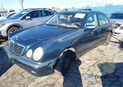 2001 Mercedes-Benz E 320 z USA, uszkodzony, nr VIN WDBJF65J61B226071